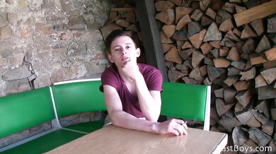 Teen gay amatoriale si sega in cam