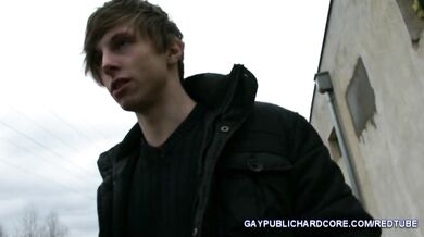 Biondo gay diciottenne scopa per denaro