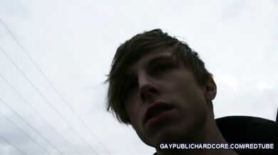 Biondo gay diciottenne scopa per denaro