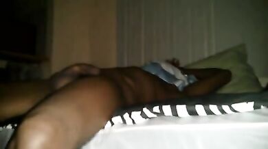 Coppia nera gay fa sesso orale