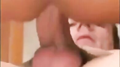 Boy gay si prende cura di due papà