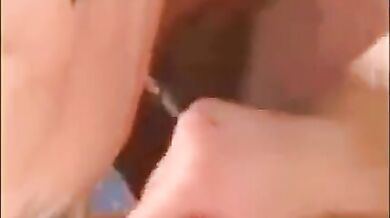 Boy gay si prende cura di due papà