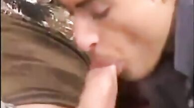 Boy gay si prende cura di due papà