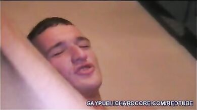 Sveltina gay amatoriale in POV