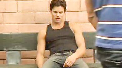 Glory hole gay in un bagno pubblico