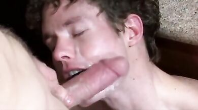 Diciottenne gay fa un pompino al padre