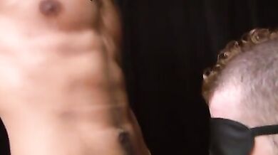 Si mangia un cazzone nero gay