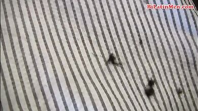 Latino bisex si sborra addosso