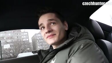 Ragazzo russo rimorchiato sulla statale