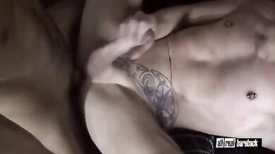 Tedesco gay inculato da amici