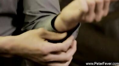 Ragazzo cinese si sega