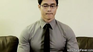 Ragazzo cinese si sega