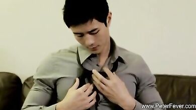 Ragazzo cinese si sega