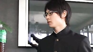 Giapponese frocio si fa inculare