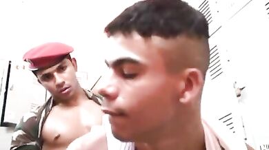 Recluta lo piglia nel culo