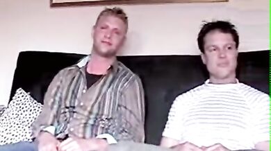 Grossa salsiccia gay in bocca