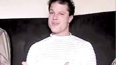 Grossa salsiccia gay in bocca