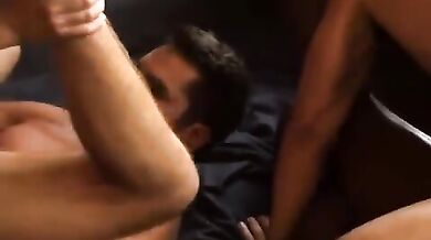 Cazzi e culi gay fanno festa