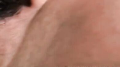 Lui adora lo sperma gay