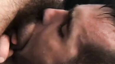 Lui adora lo sperma gay