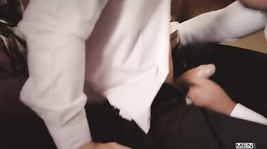 Sesso in un motel tra uomini froci