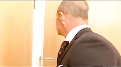 Scopato a pecora in ufficio