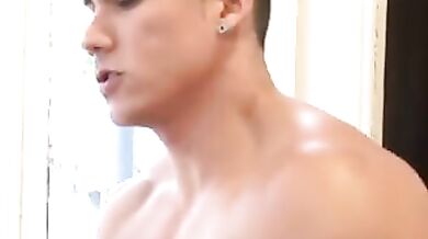 Maschioni muscolosi si inculano