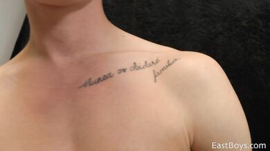 Ragazzo carino si spara le seghe