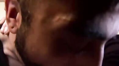 Pompinaro maturo se la fa con checca giovane