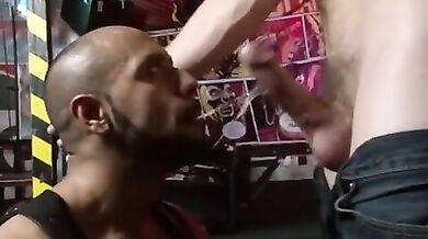 Gay villoso cavalca a lungo