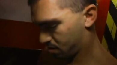 Negro sfonda culo bianco