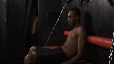 Schiavo gay inculato da padrone nero