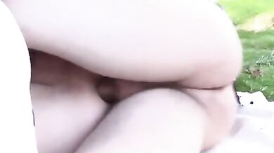 Biondo frocio scopato dagli amici