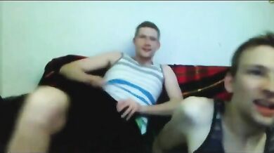 Ragazzo etero sedotto da un amico