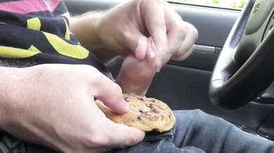 Ragazzo si masturba mentre guida