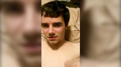 Scopa un ragazzo nel culo con forza