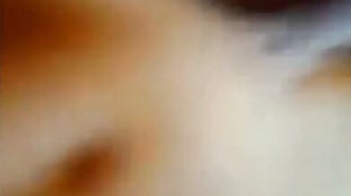 Ragazzo carino mostra il suo culo voglioso di essere penetrato