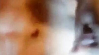 Ragazzo carino mostra il suo culo voglioso di essere penetrato