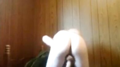 Ragazzo carino mostra il suo culo voglioso di essere penetrato