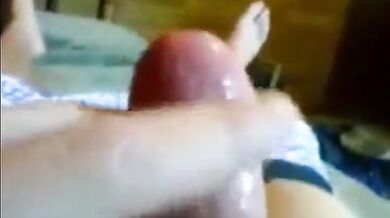 Ragazzo carino mostra il suo culo voglioso di essere penetrato