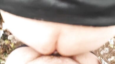 Vecchio nonno scopato all'aperto da giovane stallone