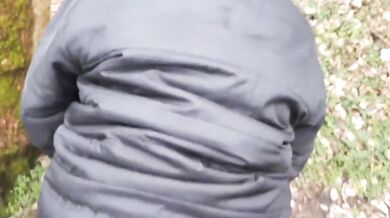 Vecchio nonno scopato all'aperto da giovane stallone