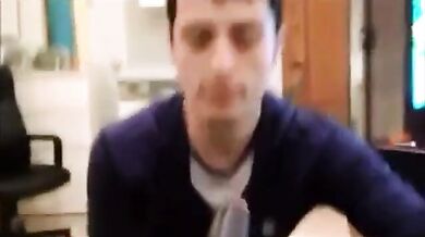 Grosso cazzo nero succhiato da un tizio arrapato