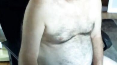 Maturo peloso si accarezza in webcam