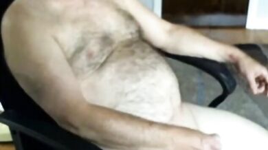 Maturo peloso si accarezza in webcam