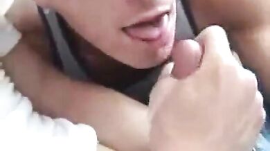 Coppia gay amatoriale arrapata fa sesso in auto