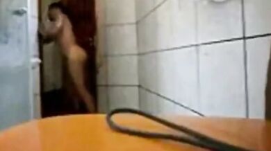 Coppia di twink asiatici scopa in bagno