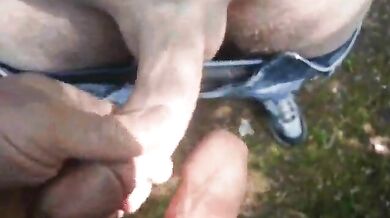 Coppia gay amatoriale si diverte all'aperto