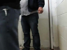 Ragazzo si diverte a leccare il culo