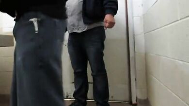 Ragazzo si diverte a leccare il culo